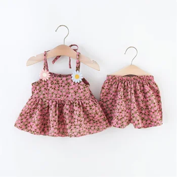 Летний новый костюм для маленькой девочки, топ с цветочными подтяжками и шорты, милый комплект из двух предметов